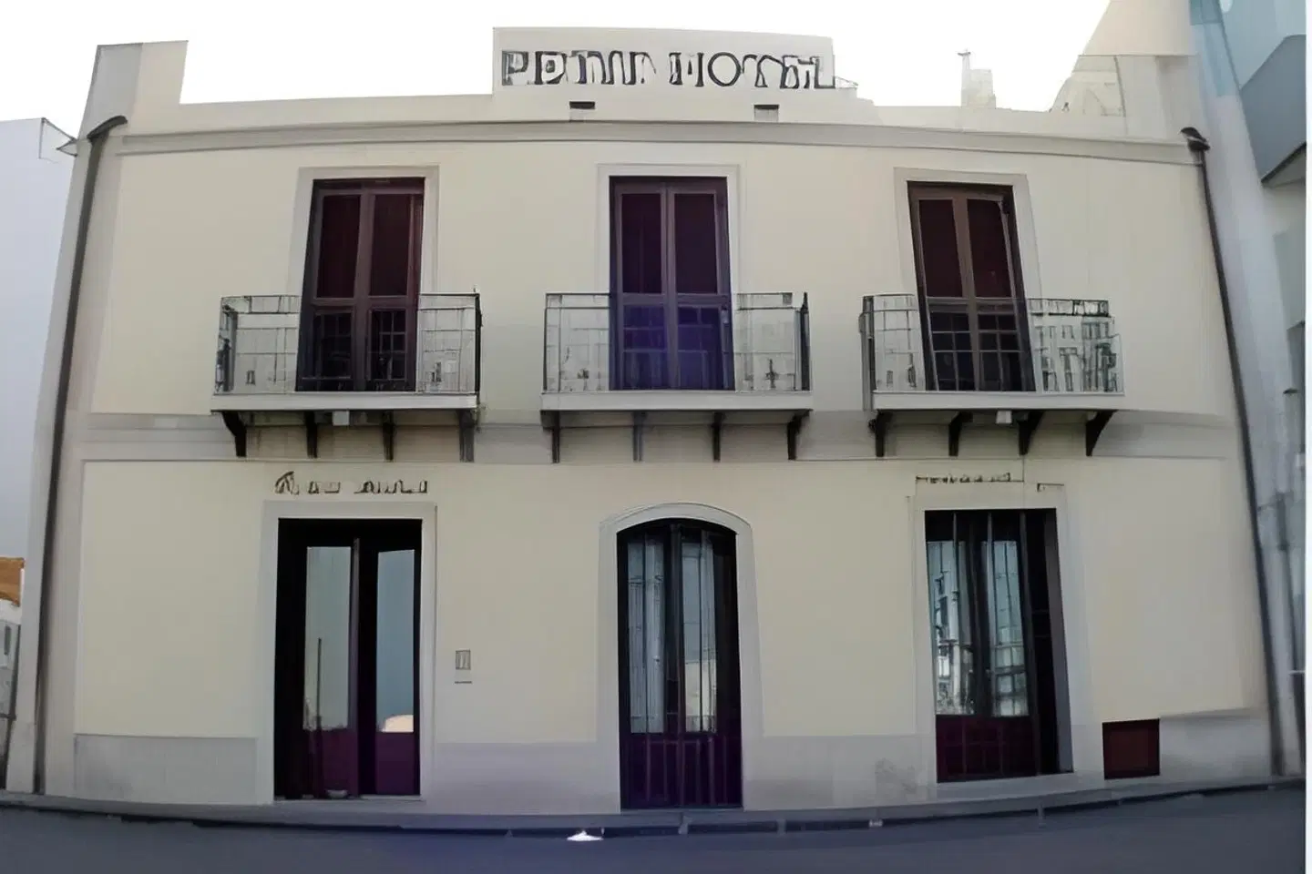 Petit Hotel EXTERIOR