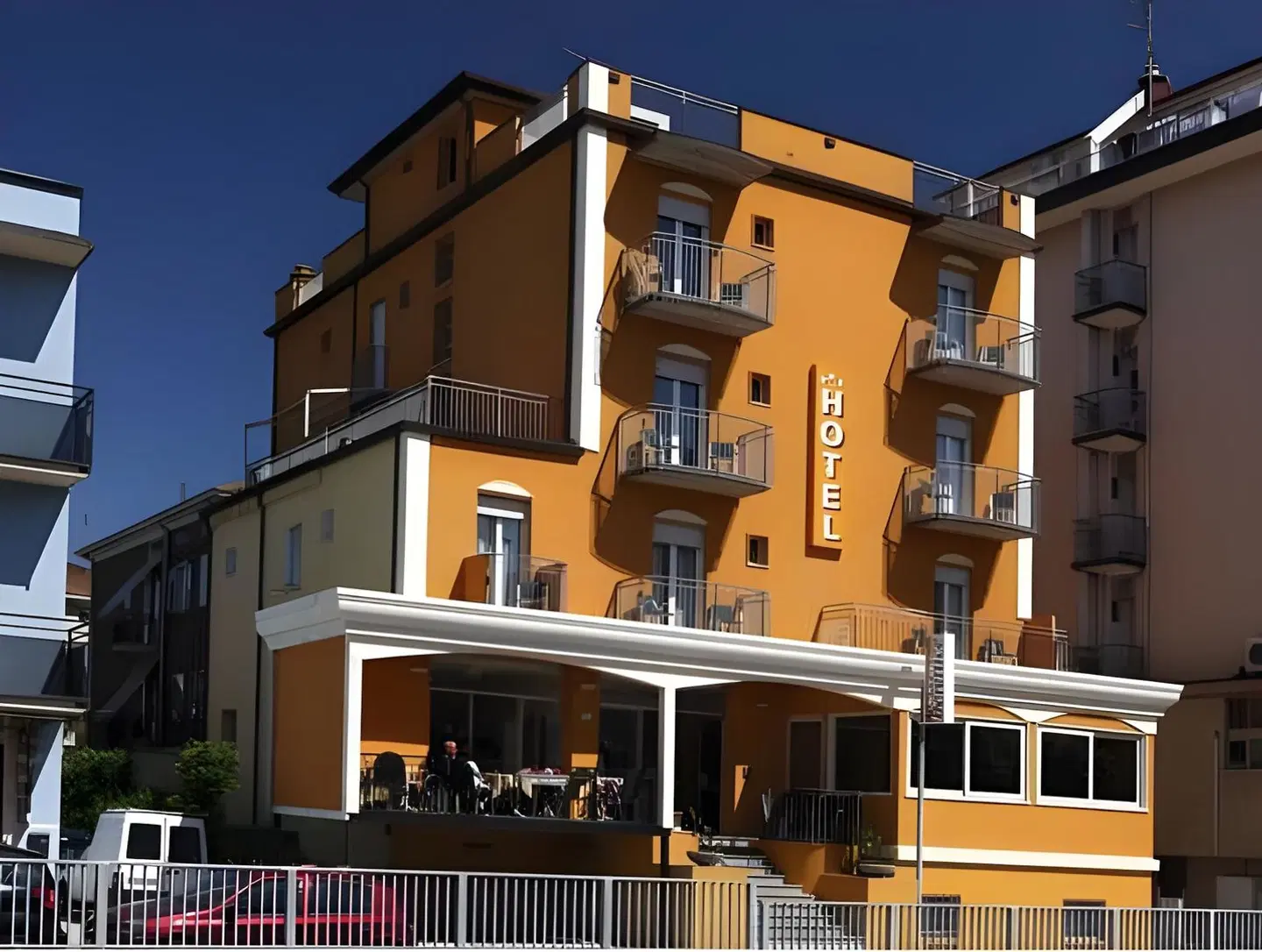 Berenice EXTERIOR