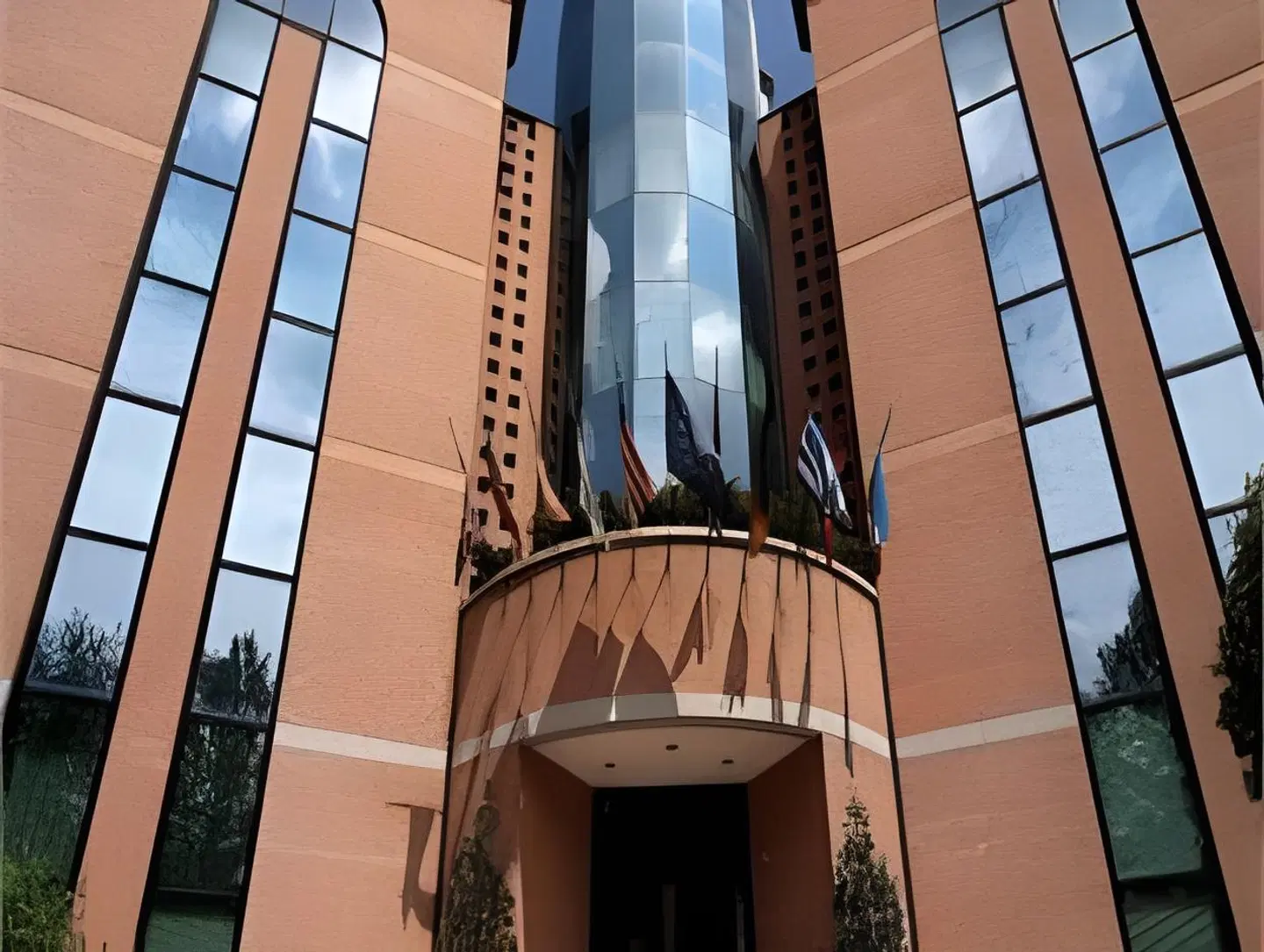 Hotel President EXTERIOR