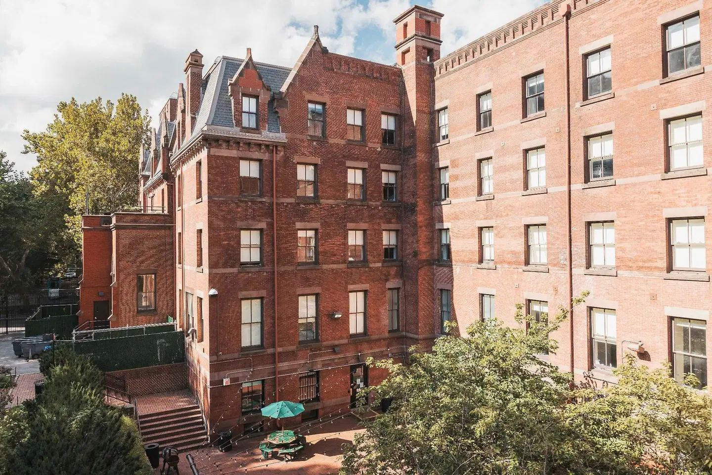 HI New York Hostel NYC EXTERIOR