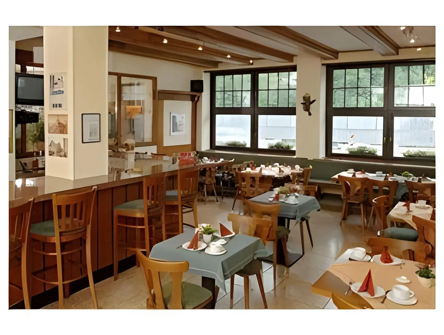 City Hotel Restaurant
