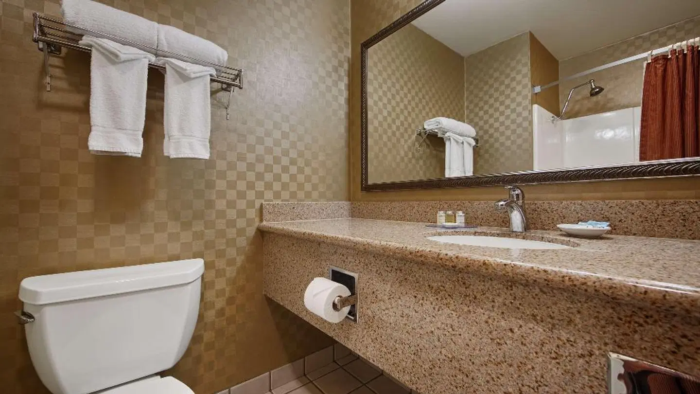 Best Western De Anza Inn Badezimmer