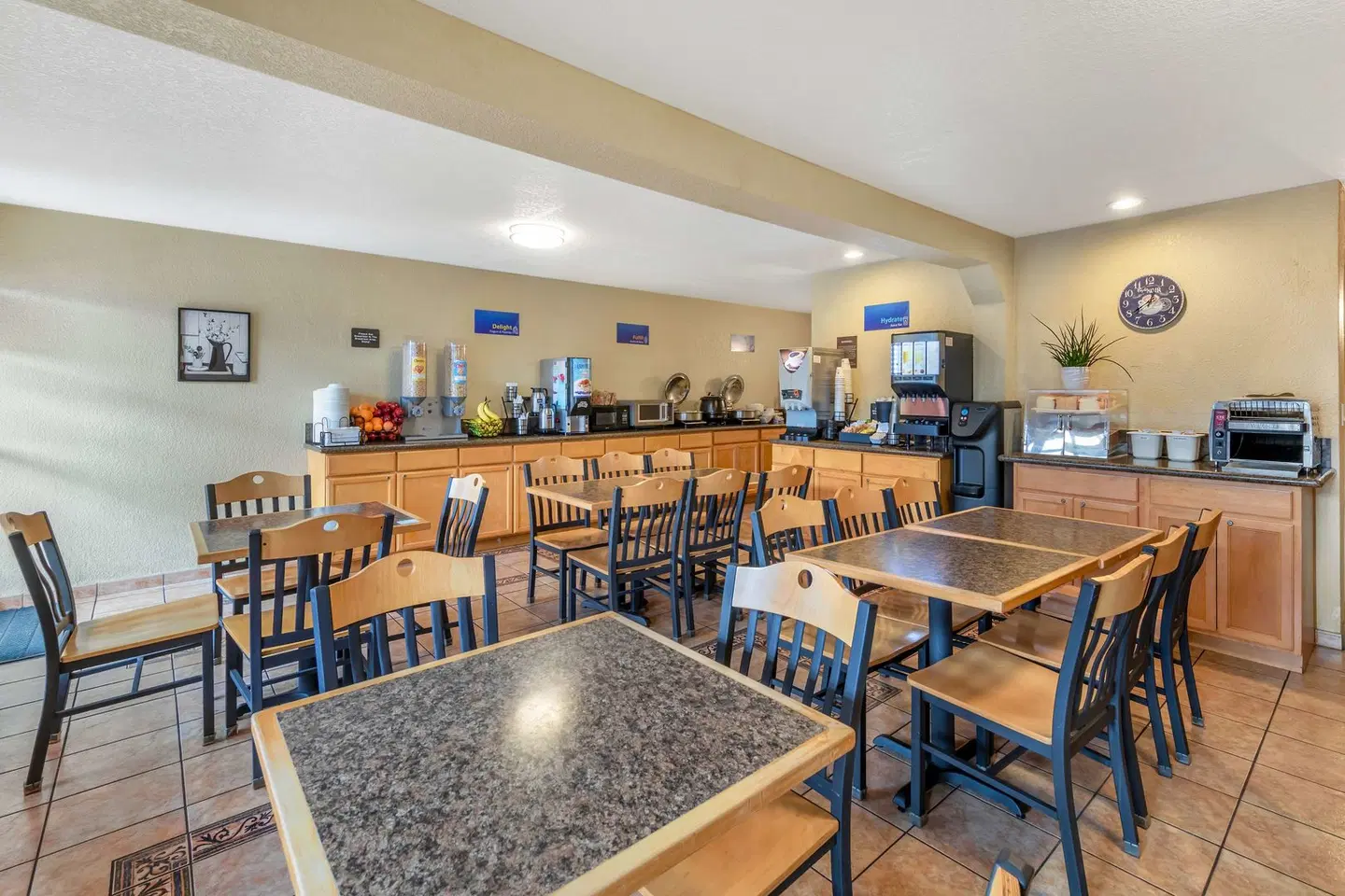 Best Western Americana Inn Bar