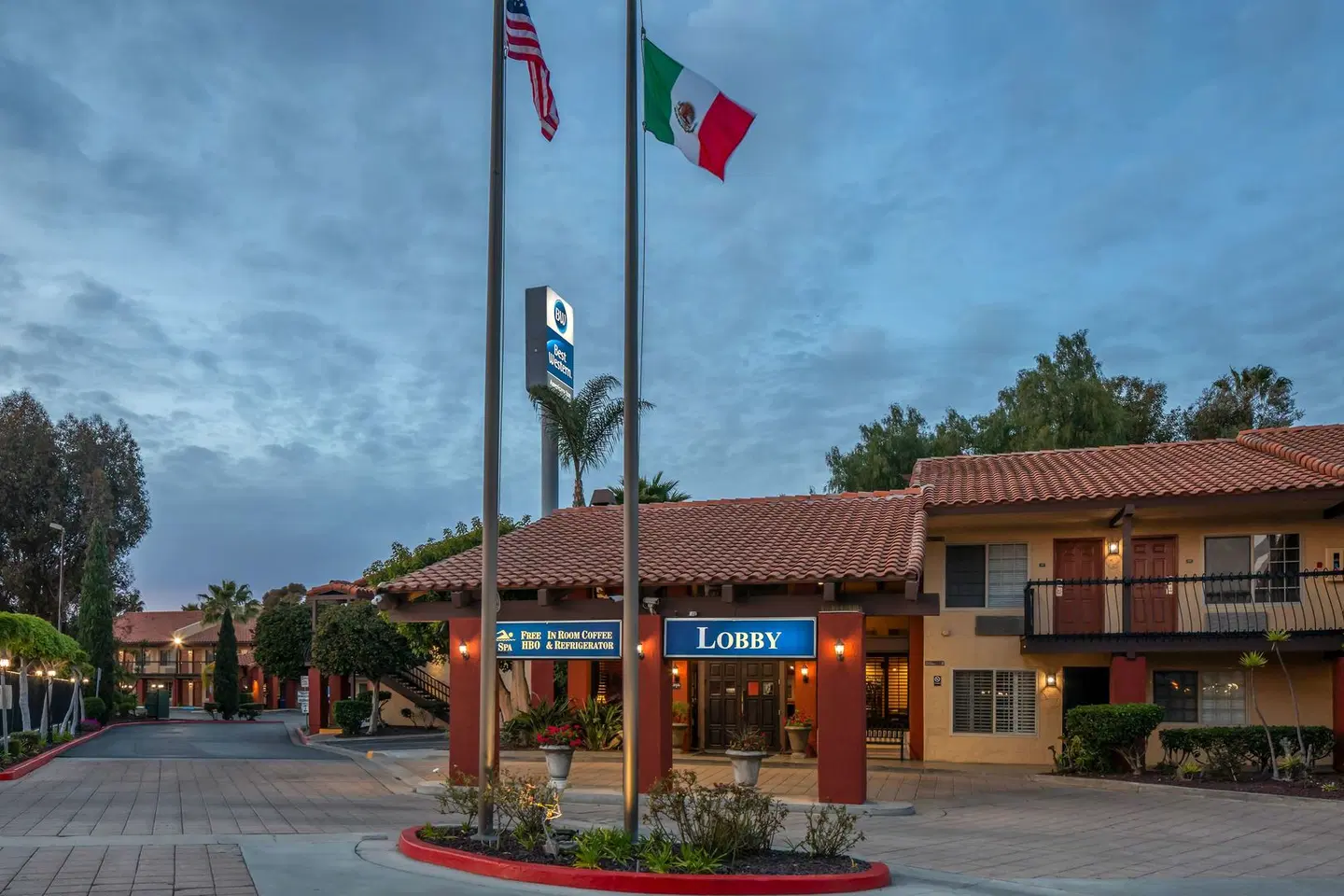 Best Western Americana Inn EXTERIOR