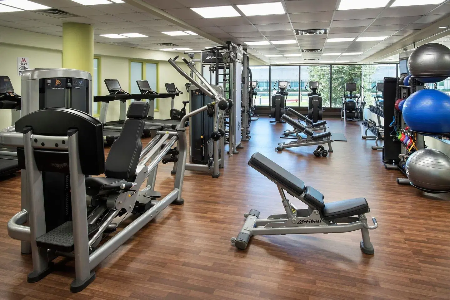 Newark Liberty International Airport Marriott SPORTS_AND_LEISURE