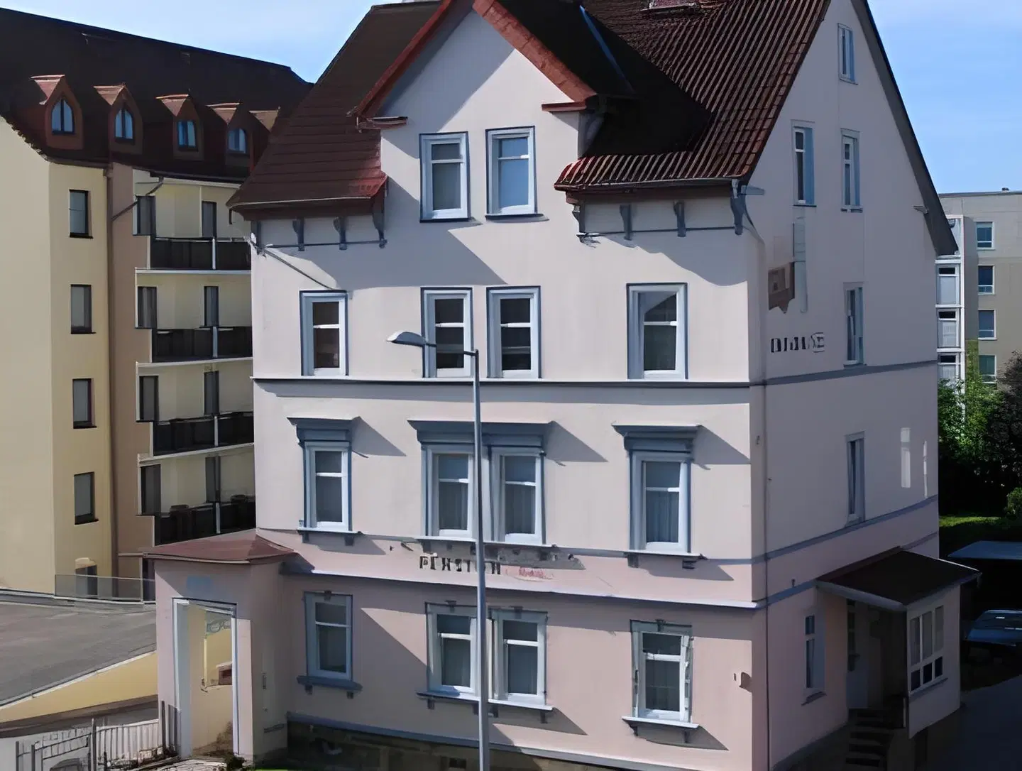 Der kleine Nachbar EXTERIOR