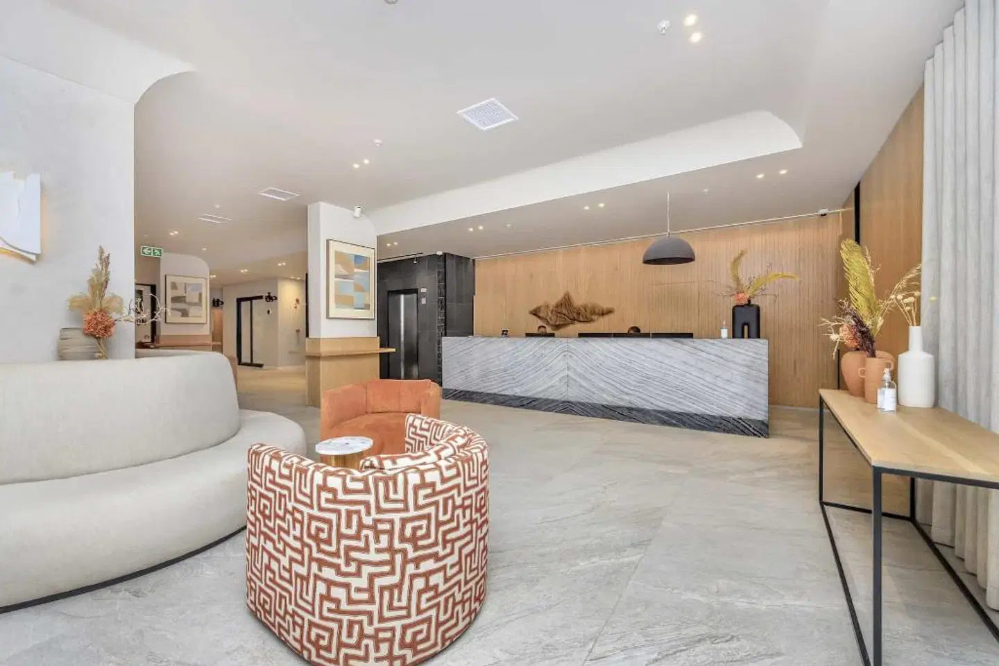 Newlands Peak Aparthotel by Totalstay LOUNGE_LOBBY