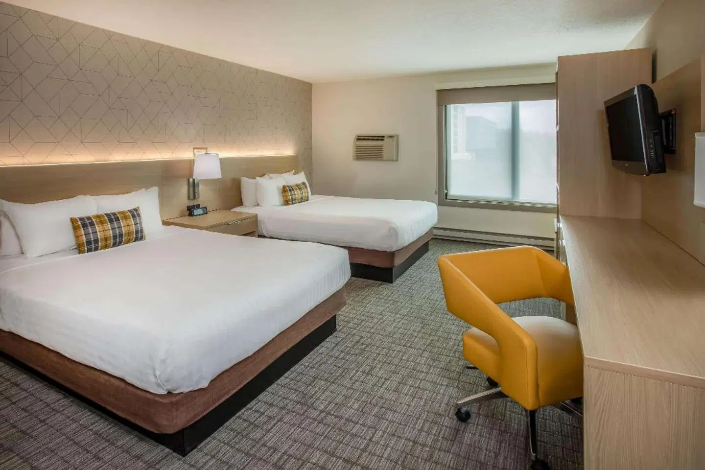 Days Inn & Suites by Wyndham Duluth by the Mall ROOM_EXAMPLE