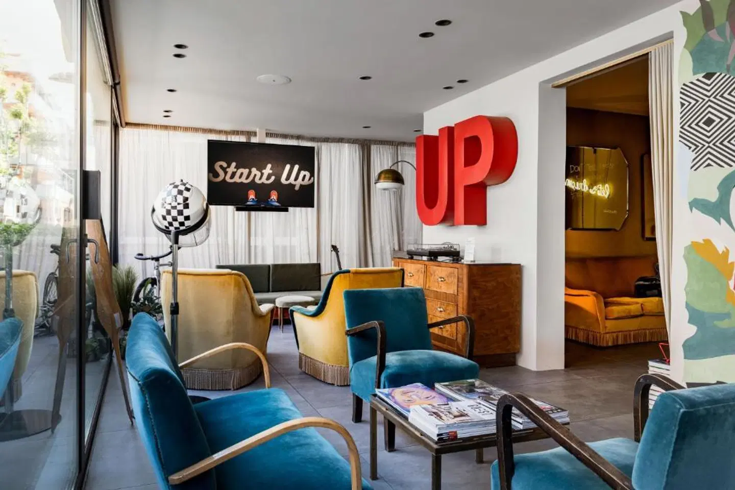 Up Hotel Bar