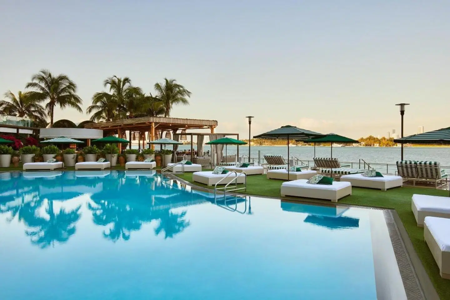 Mondrian South Beach OUTDOOR_POOL