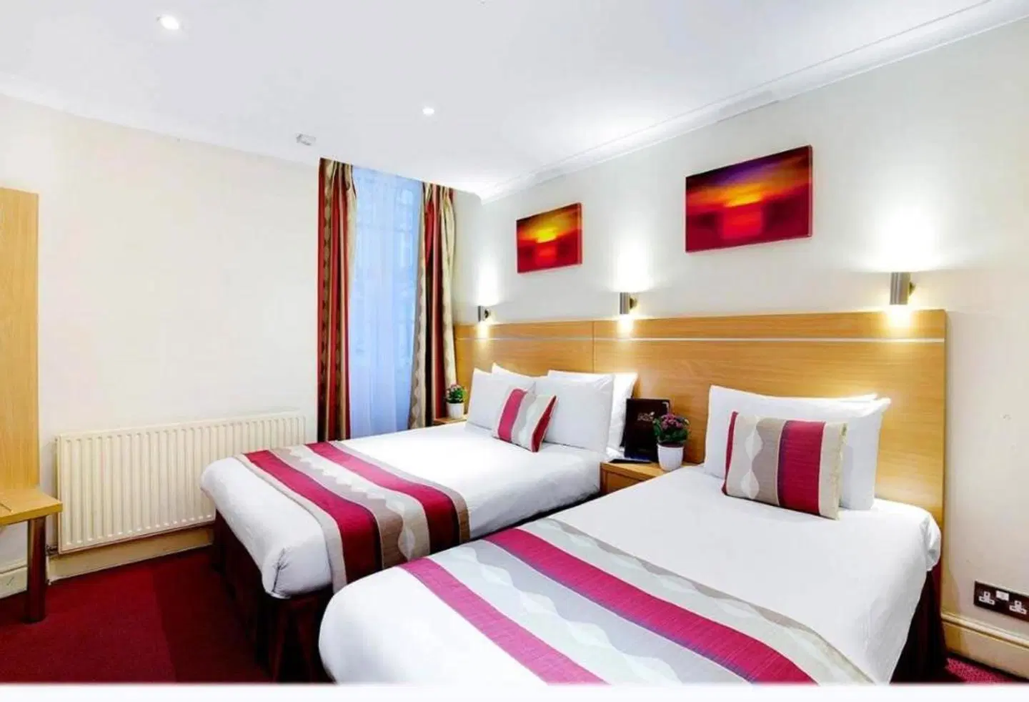 The Queen's Park Hotel ROOM_EXAMPLE