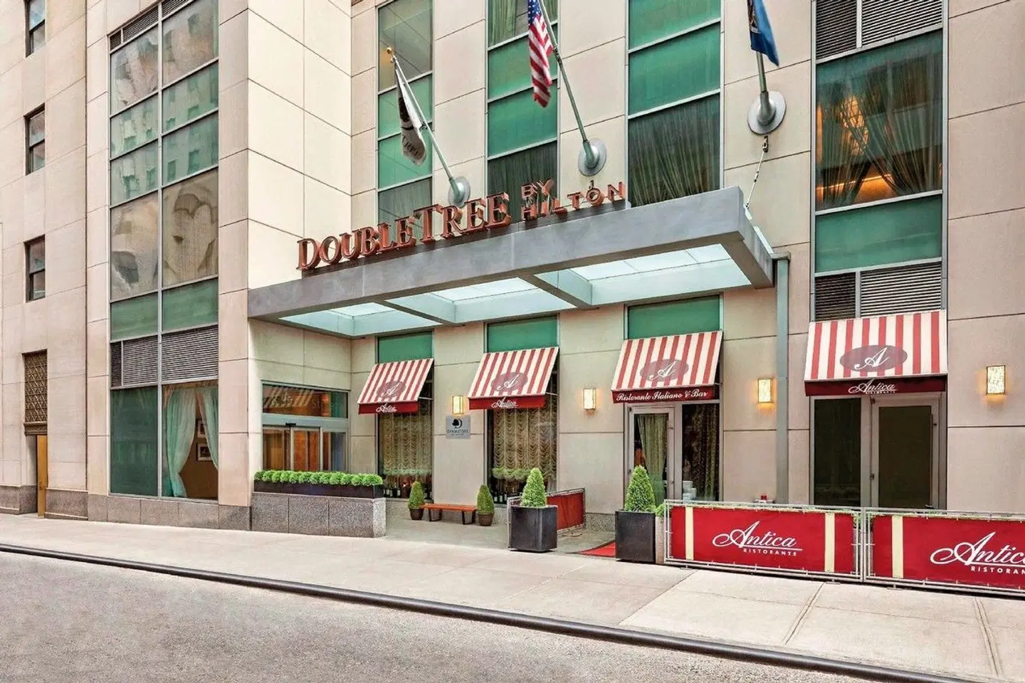 DoubleTree by Hilton New York Downtown EXTERIOR