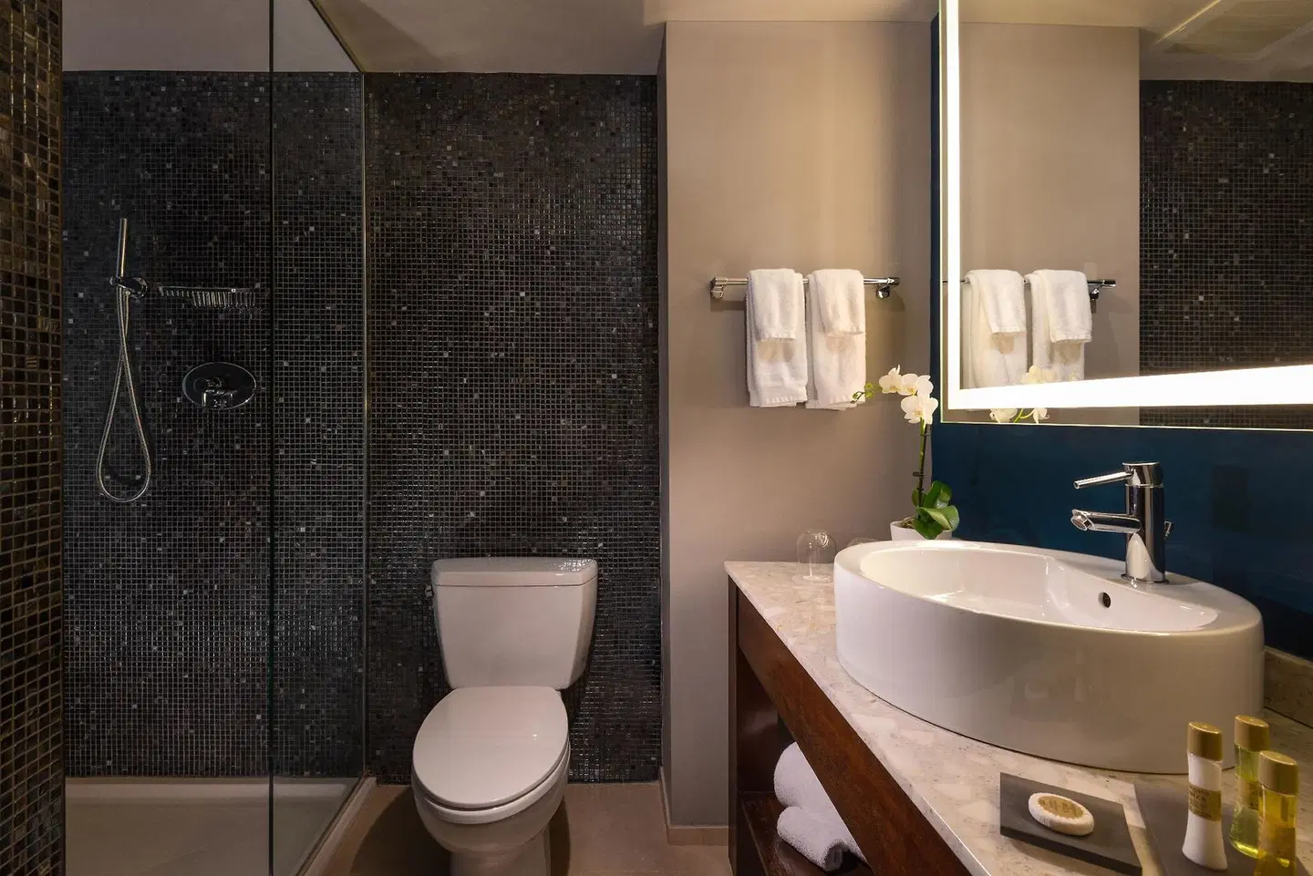 Eurostars Magnificent Mile Badezimmer