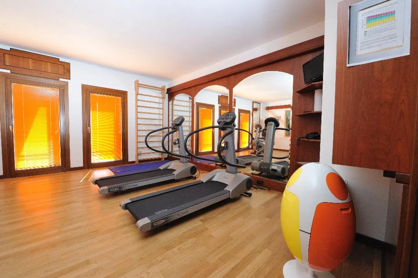 Roxy Plaza SPORTS_AND_LEISURE