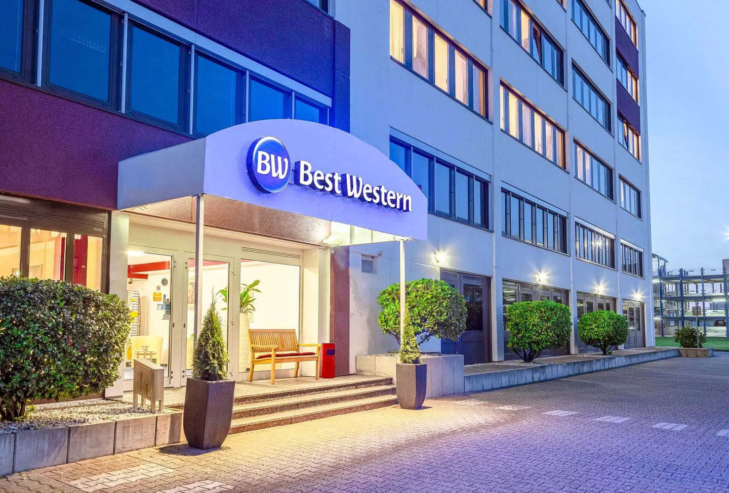 Best Western Comfort Business Hotel EXTERIOR