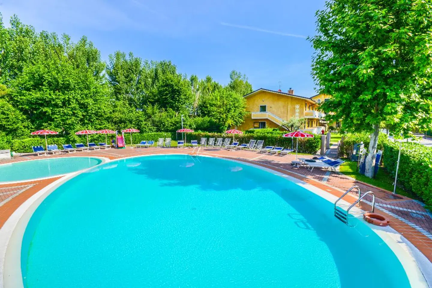 Riel OUTDOOR_POOL