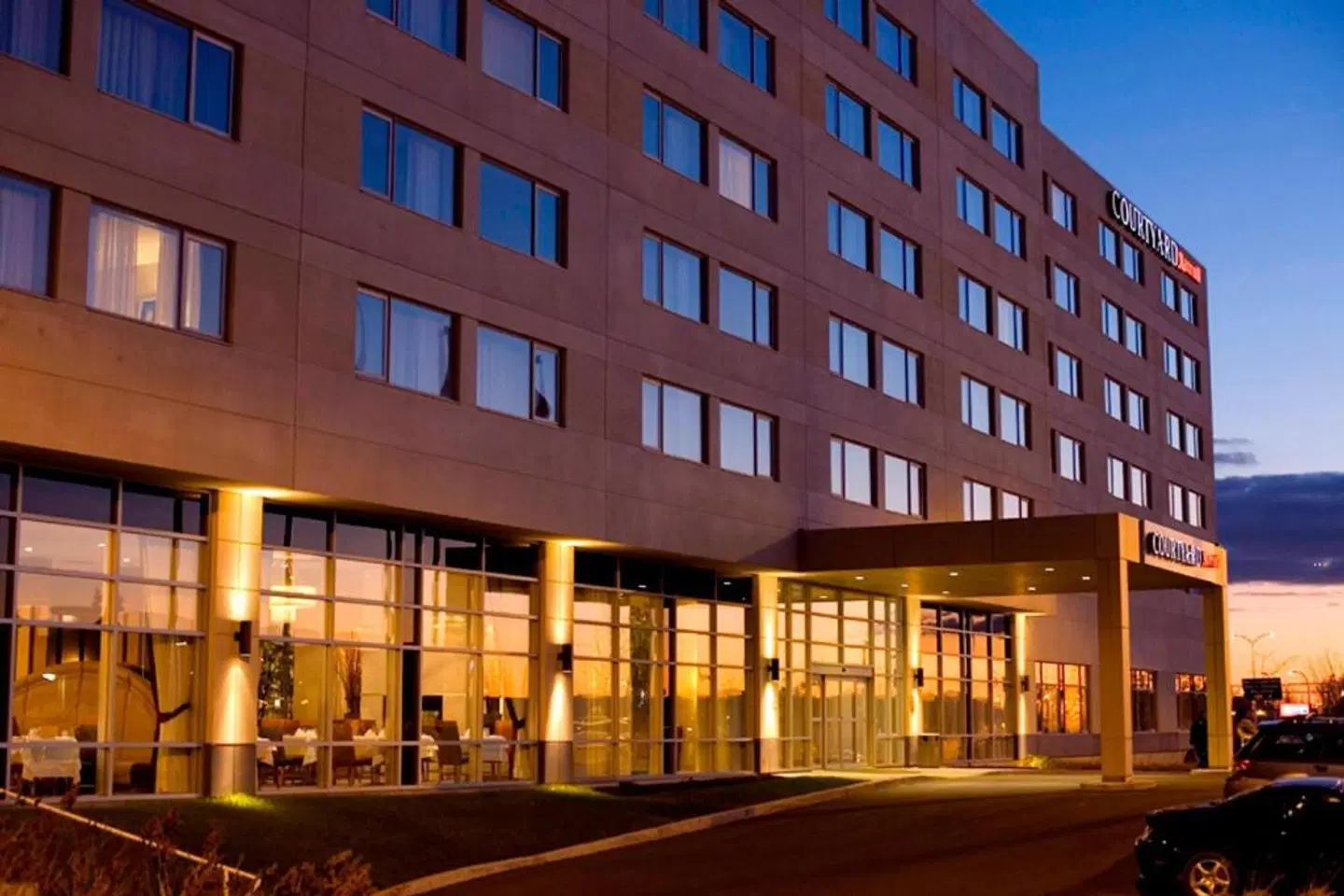 Courtyard by Marriott Montreal Airport EXTERIOR