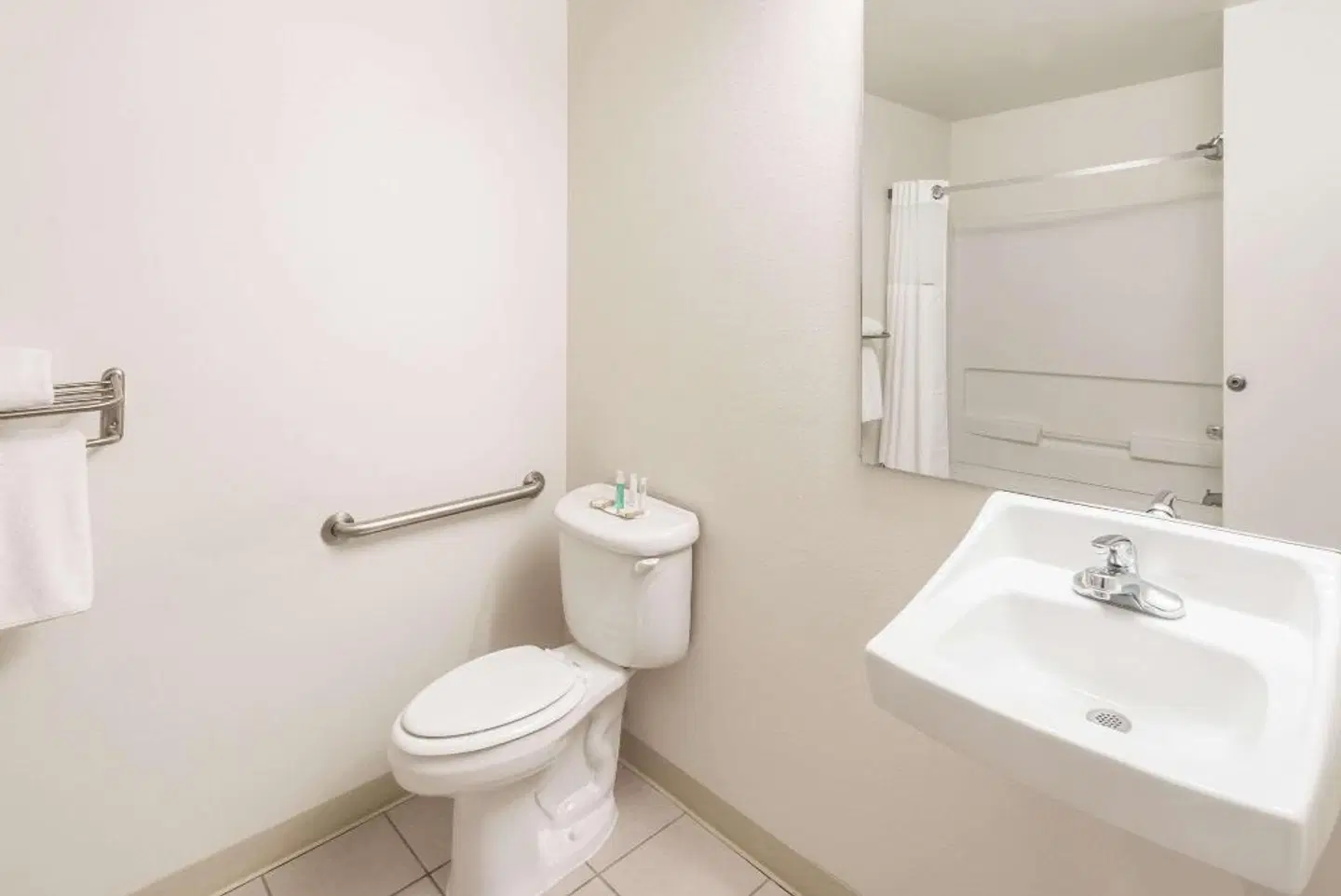 Baymont by Wyndham Indianapolis Northeast Badezimmer