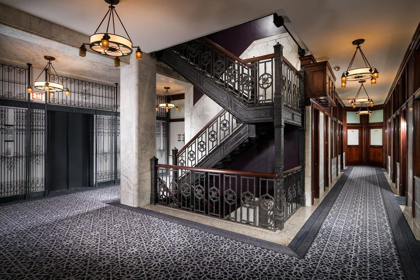 Staypineapple, An Iconic Hotel, The Loop Chicago LOUNGE_LOBBY