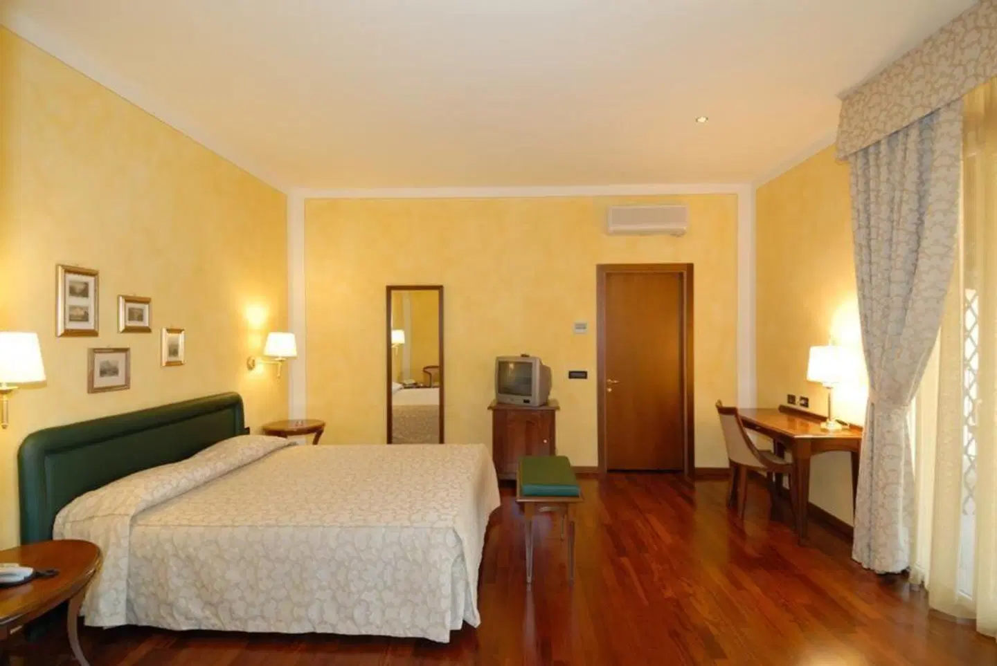 Conteverde ROOM_EXAMPLE