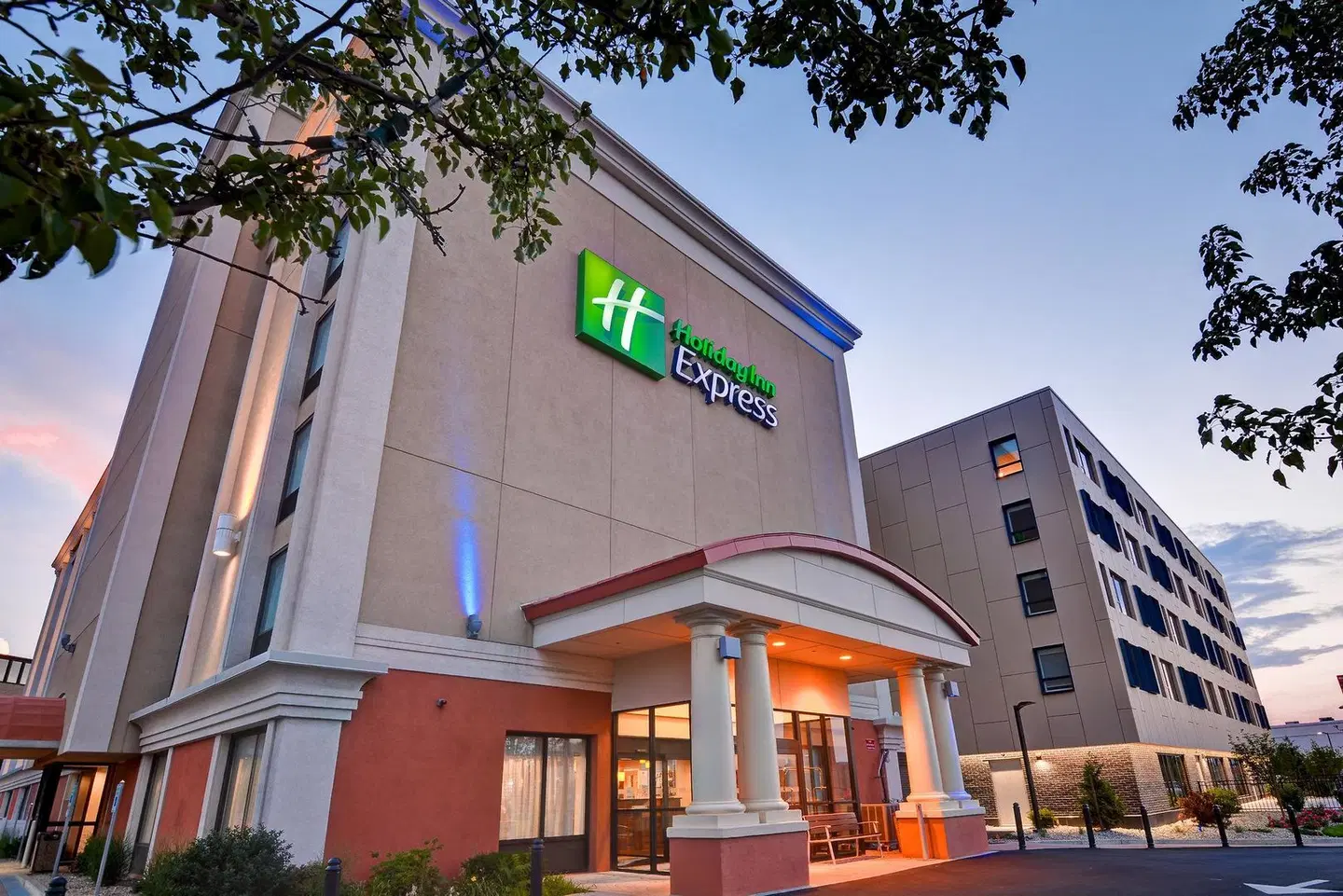 Holiday Inn Express Boston by IHG EXTERIOR