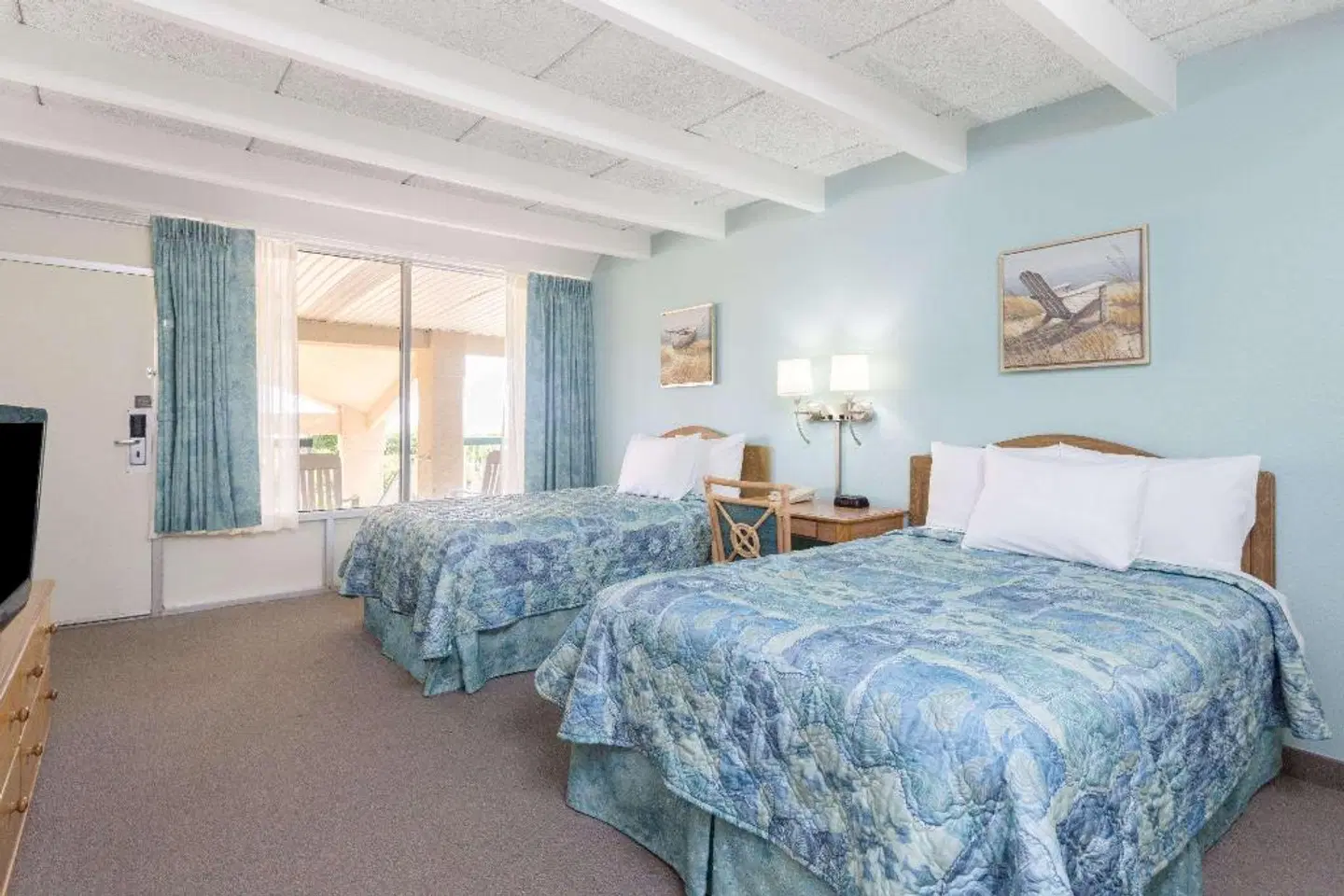 Days Inn & Suites by Wyndham Jekyll Island ROOM_EXAMPLE