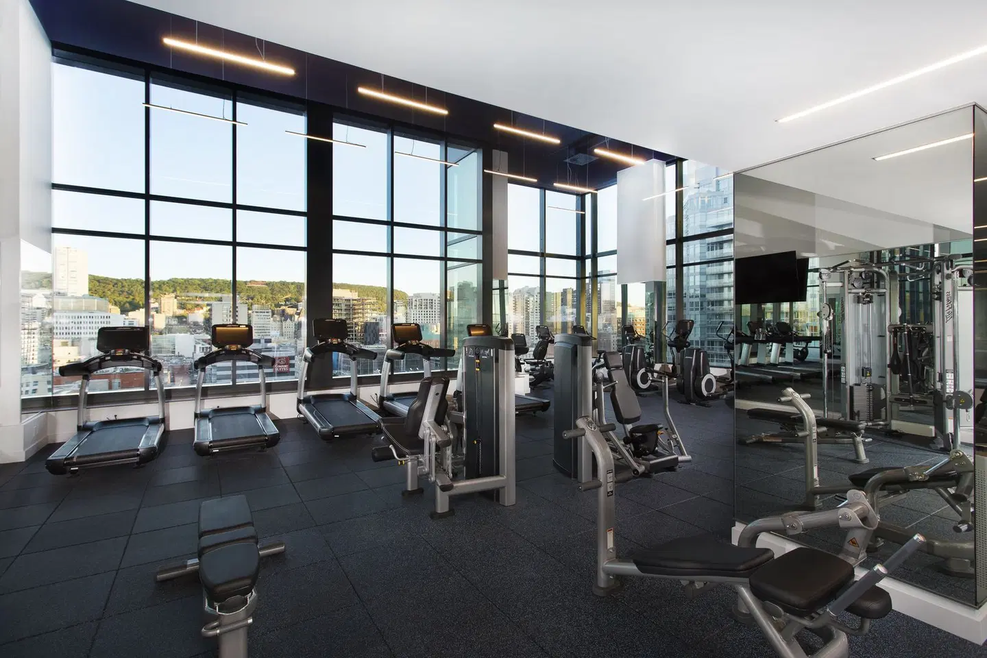 Holiday Inn & Suites Montreal Centre-ville Ouest by IHG SPORTS_AND_LEISURE