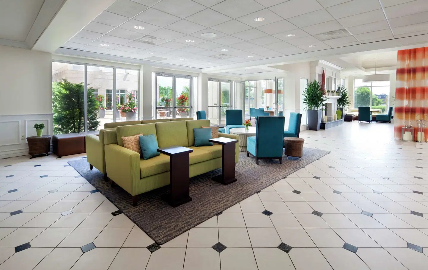 Hilton Garden Inn Montreal Airport LOUNGE_LOBBY