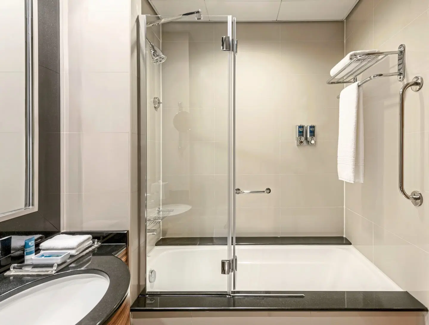 Four Points by Sheraton Bur Dubai Badezimmer