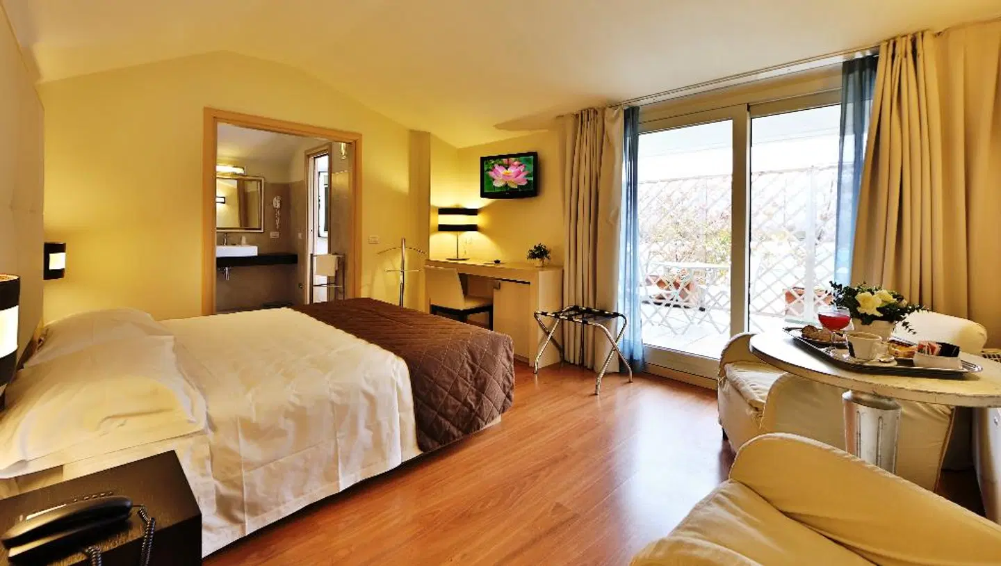 Regal Hotel & Apartments ROOM_EXAMPLE