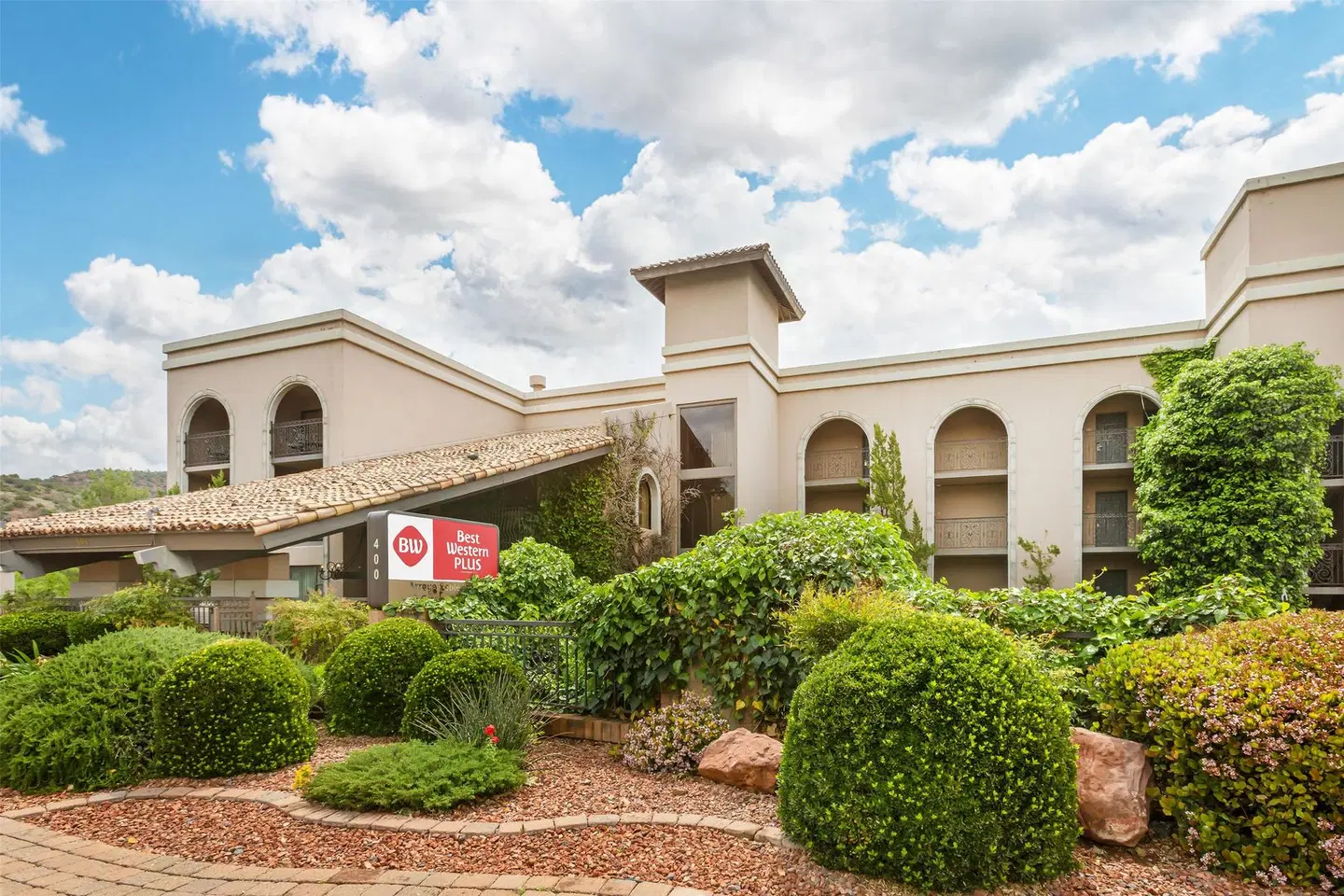 Best Western Plus Arroyo Roble Hotel & Creekside Villas EXTERIOR