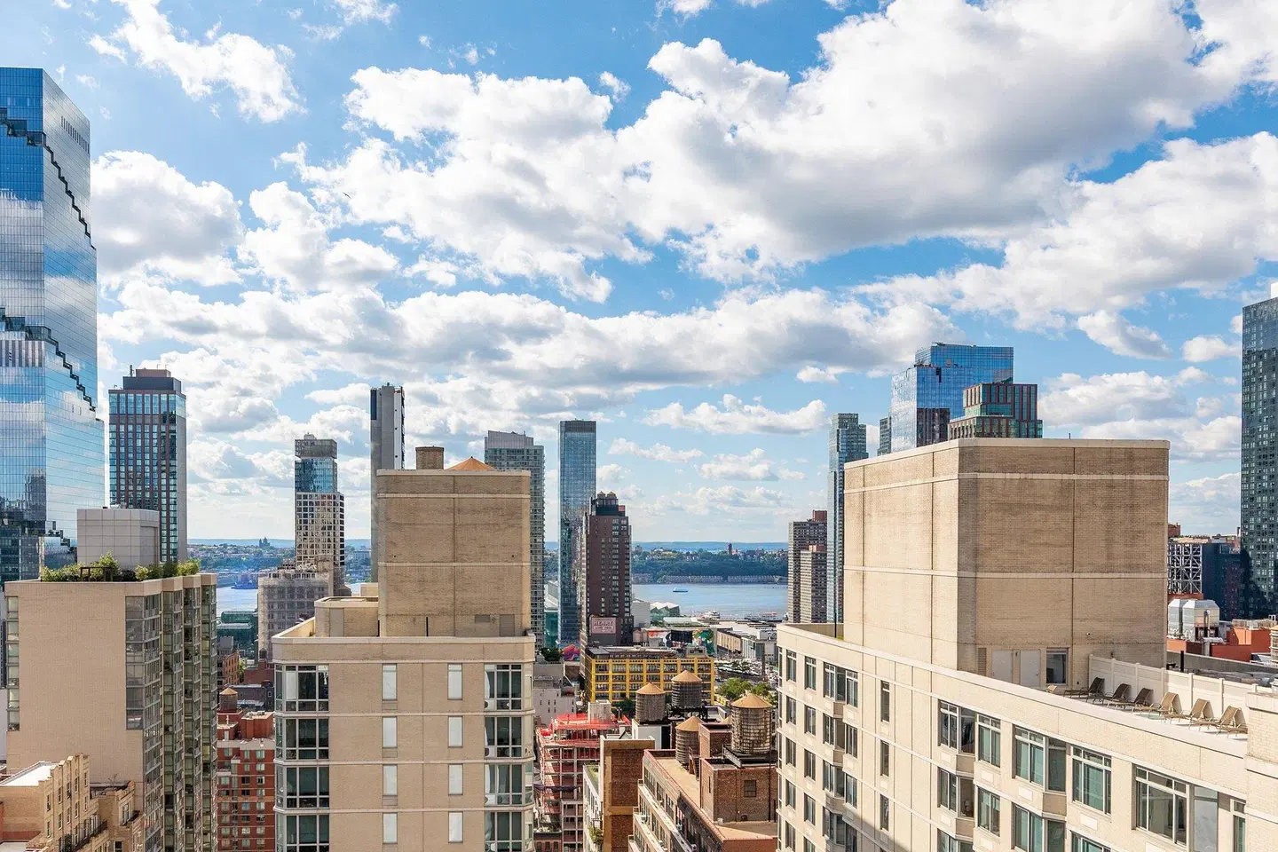 Courtyard by Marriott New York Manhattan/Times Square West EXTERIOR