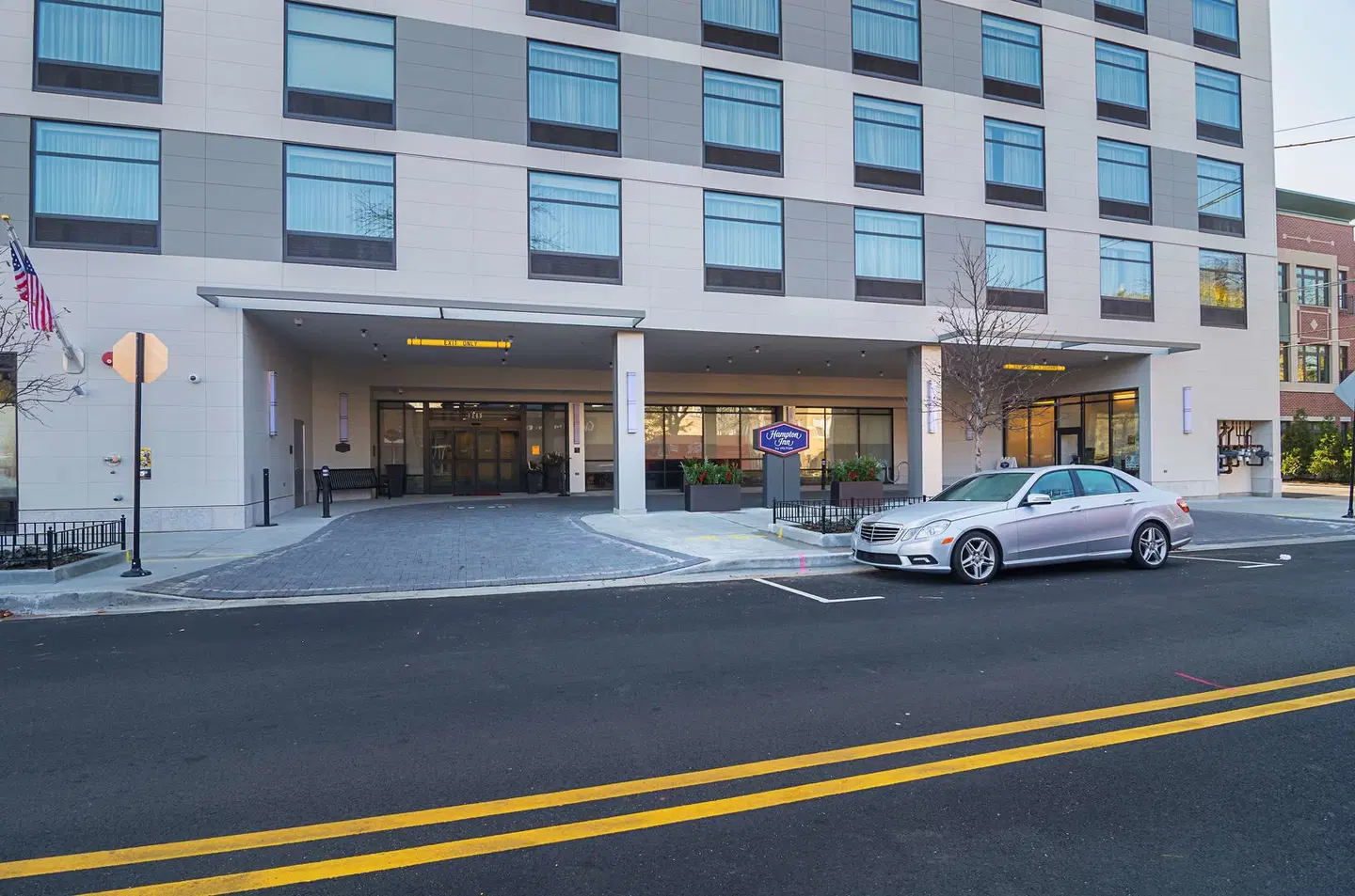 Hampton Inn Chicago North-Loyola Station EXTERIOR