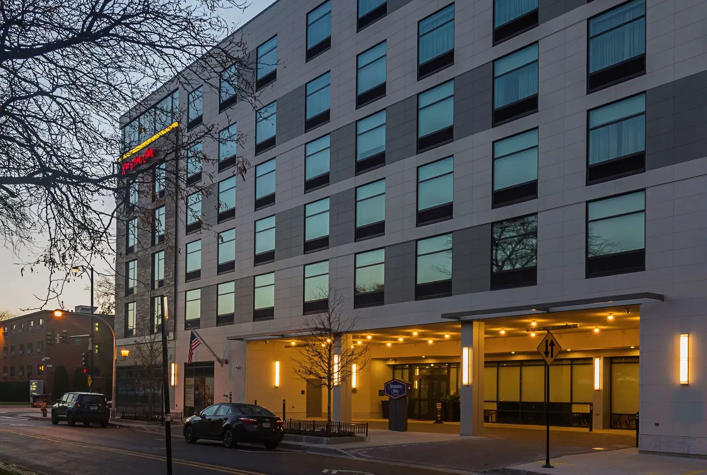 Hampton Inn Chicago North-Loyola Station EXTERIOR