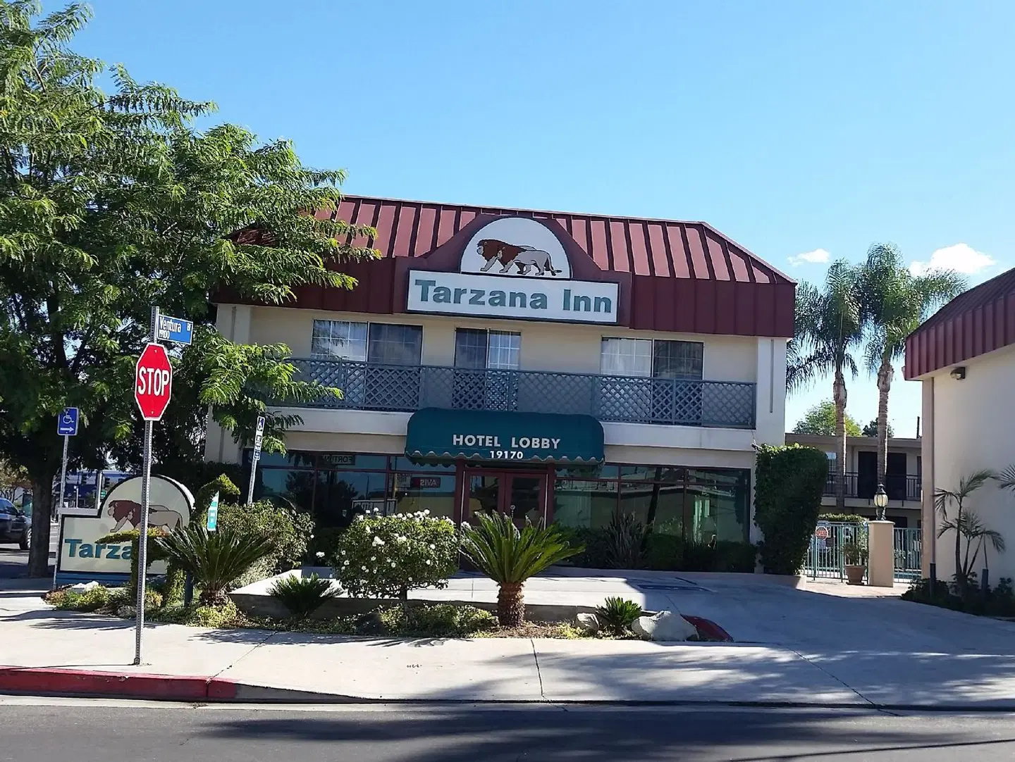 Tarzana Inn EXTERIOR
