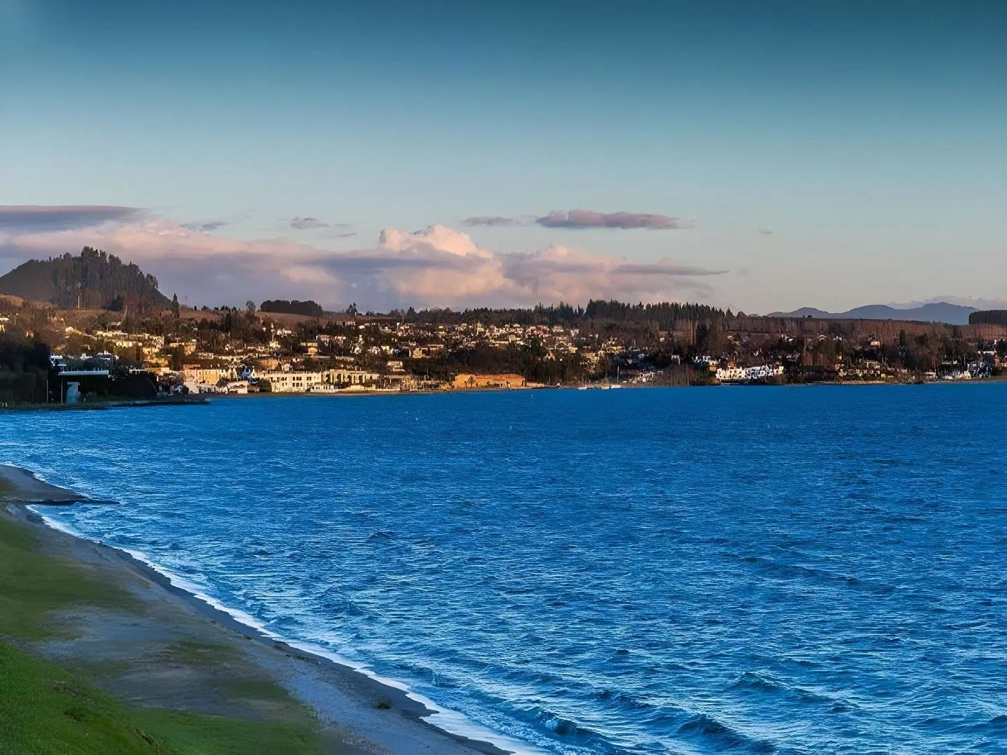 Twin Peaks Lakeside Inn LANDSCAPE