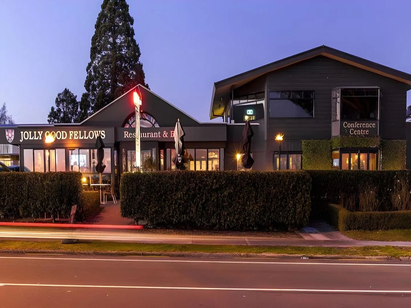 Twin Peaks Lakeside Inn EXTERIOR
