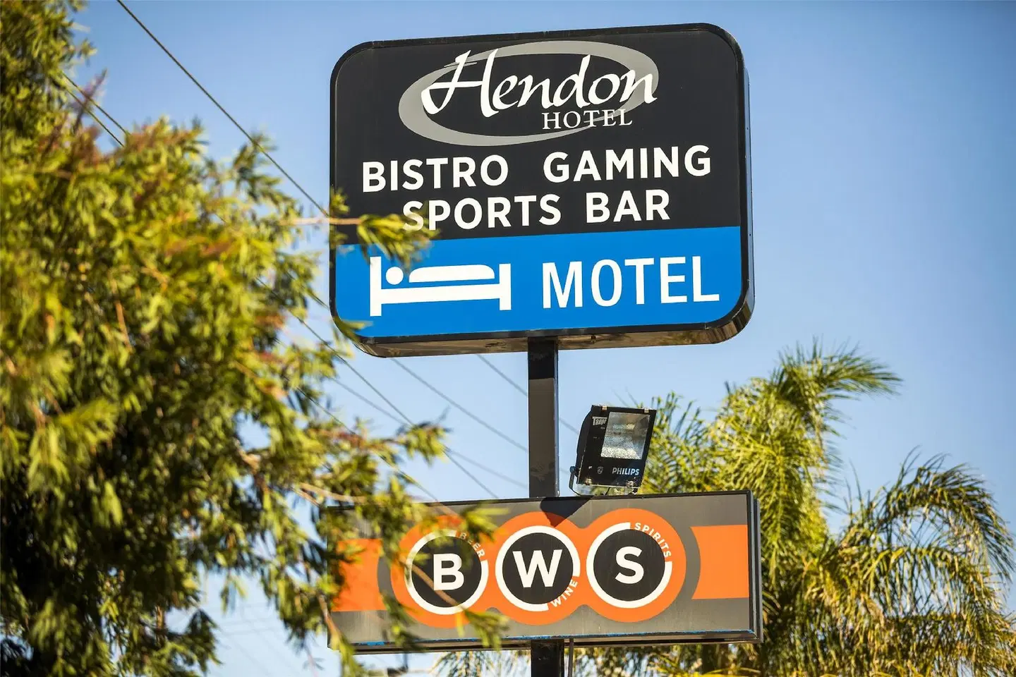 Hendon Hotel EXTERIOR