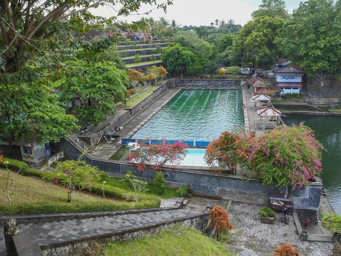 Grand Legi Hotel Mataram Garten