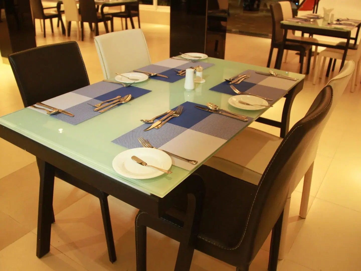 Earls Passi Bay Hotel RESTAURANT