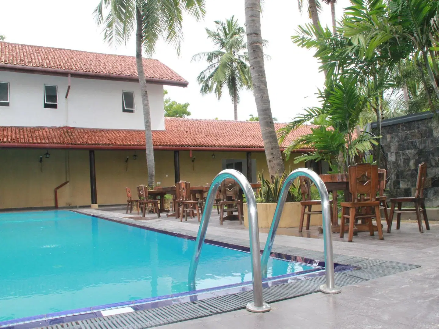 Earls Passi Bay Hotel OUTDOOR_POOL