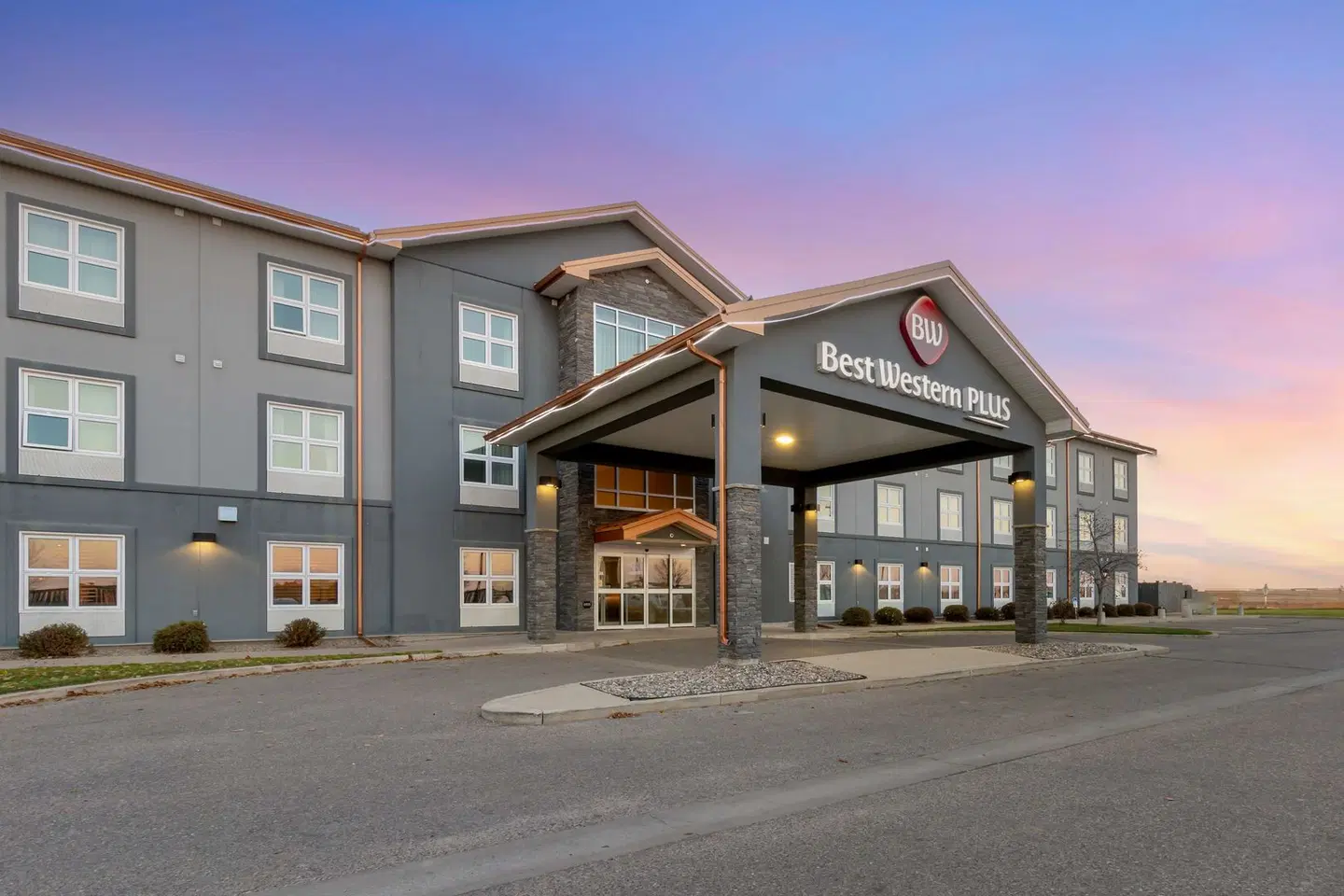 Best Western Plus Brandon Inn EXTERIOR