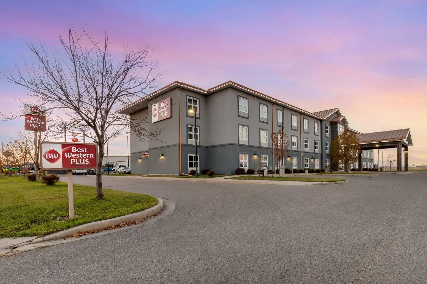 Best Western Plus Brandon Inn EXTERIOR