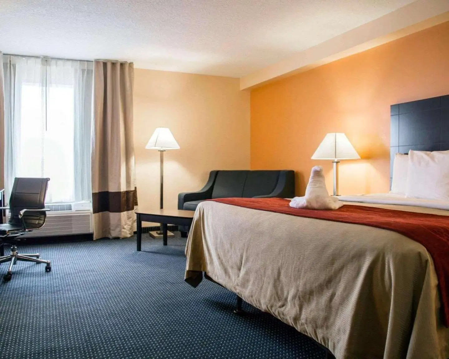 Comfort Inn International ROOM_EXAMPLE