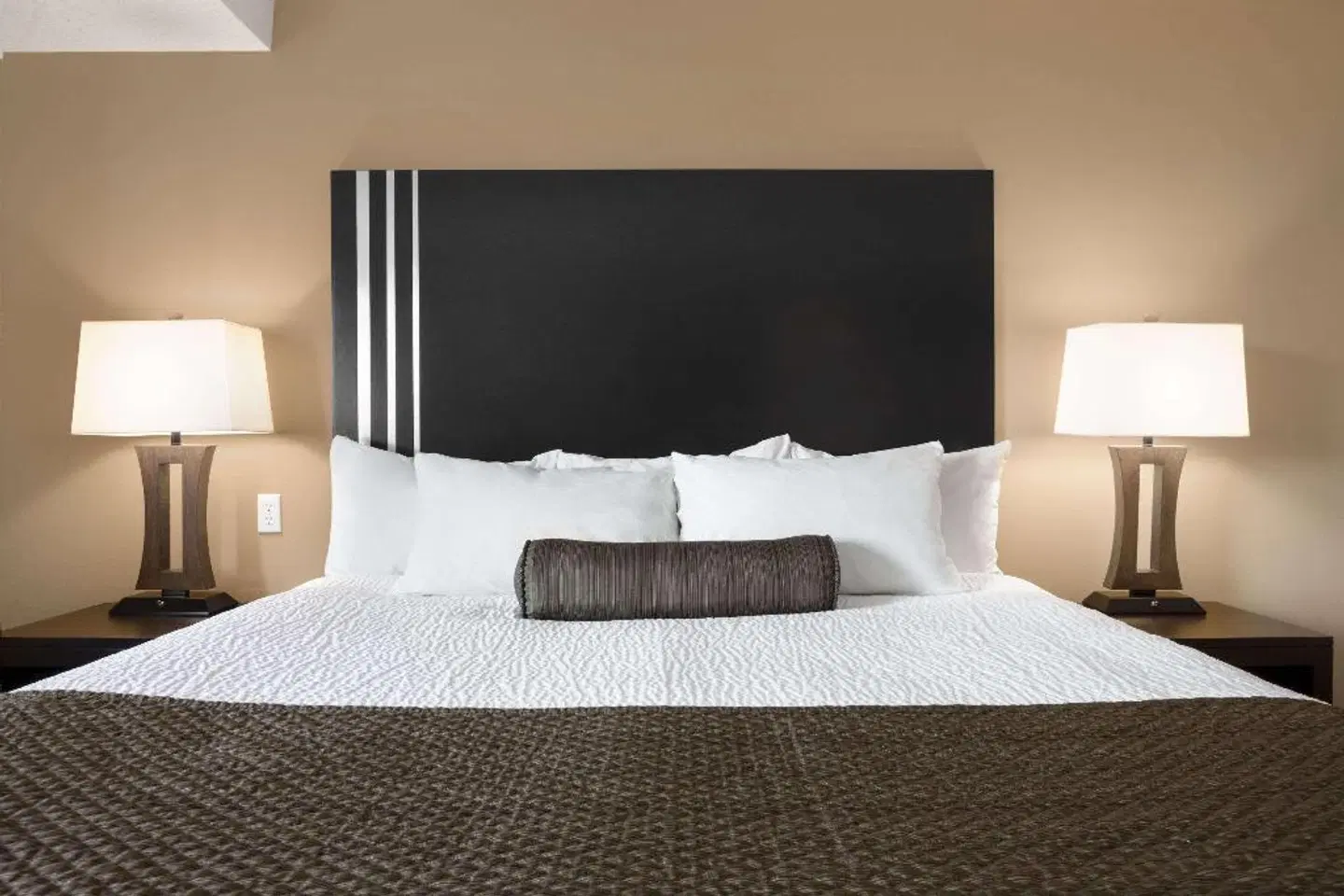 Days Inn Calgary Northwest ROOM_EXAMPLE