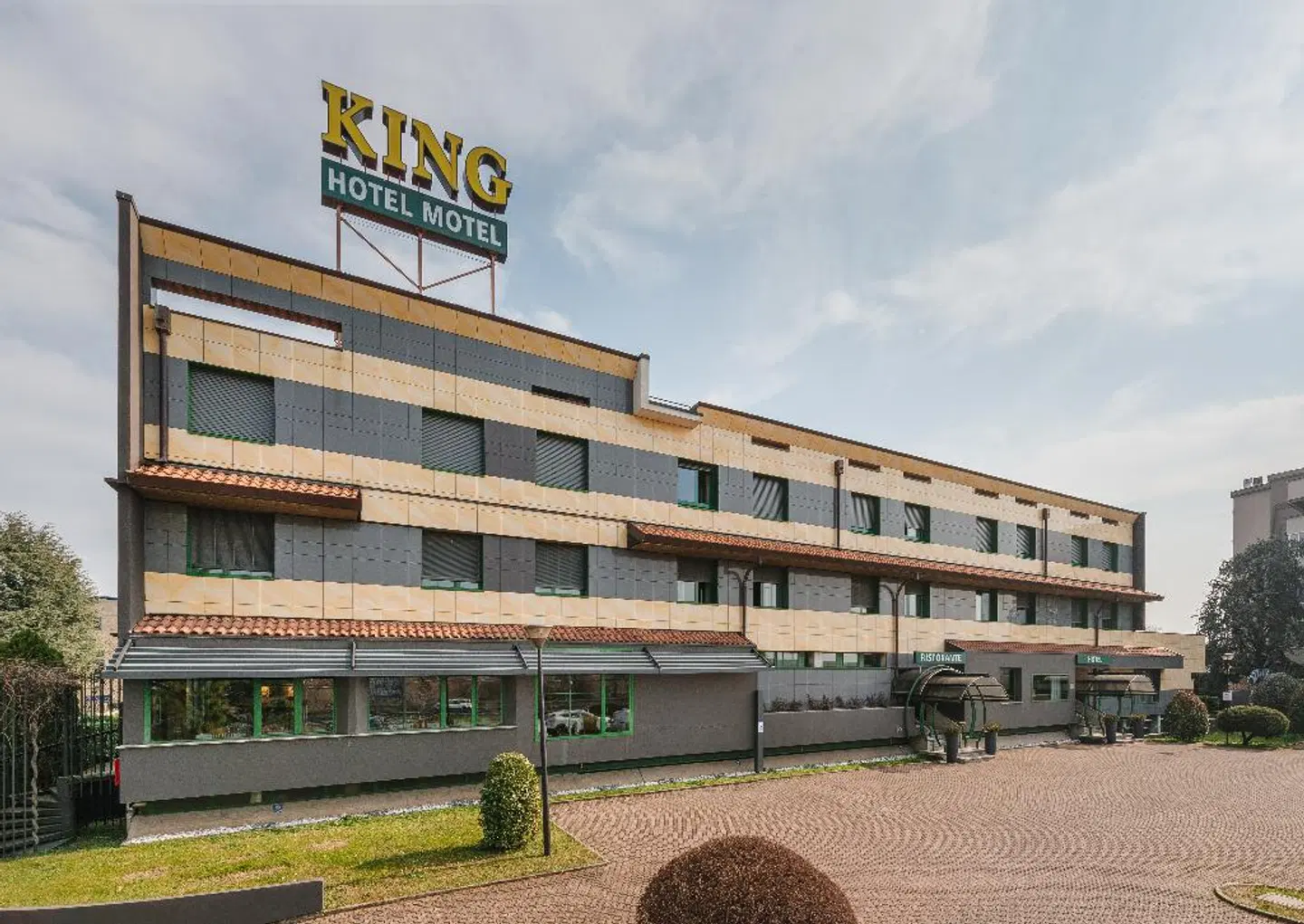 King EXTERIOR