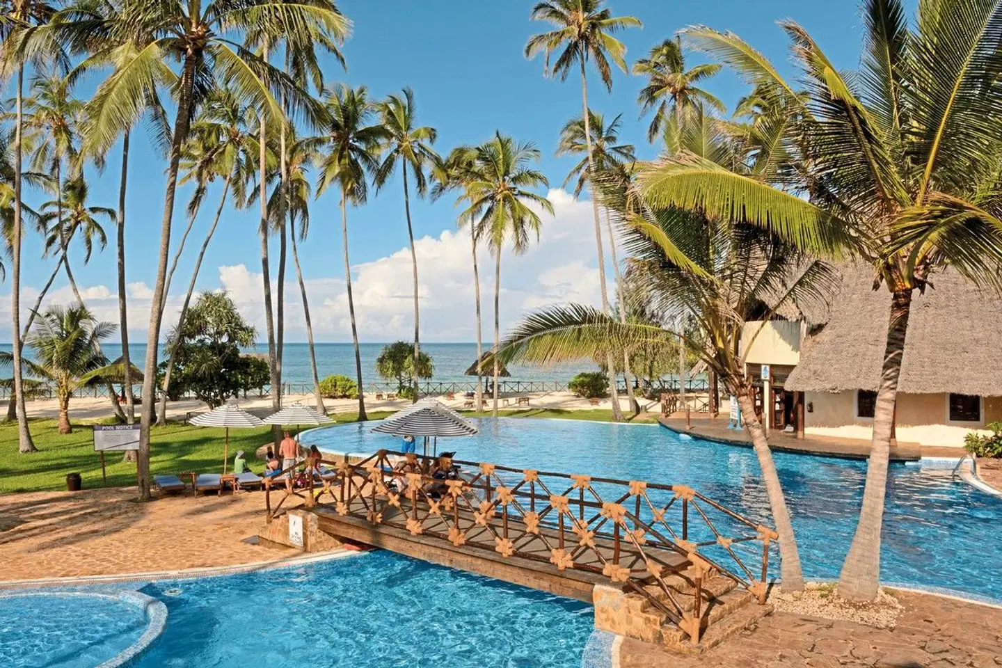 Ocean Paradise Resort & Spa OUTDOOR_POOL