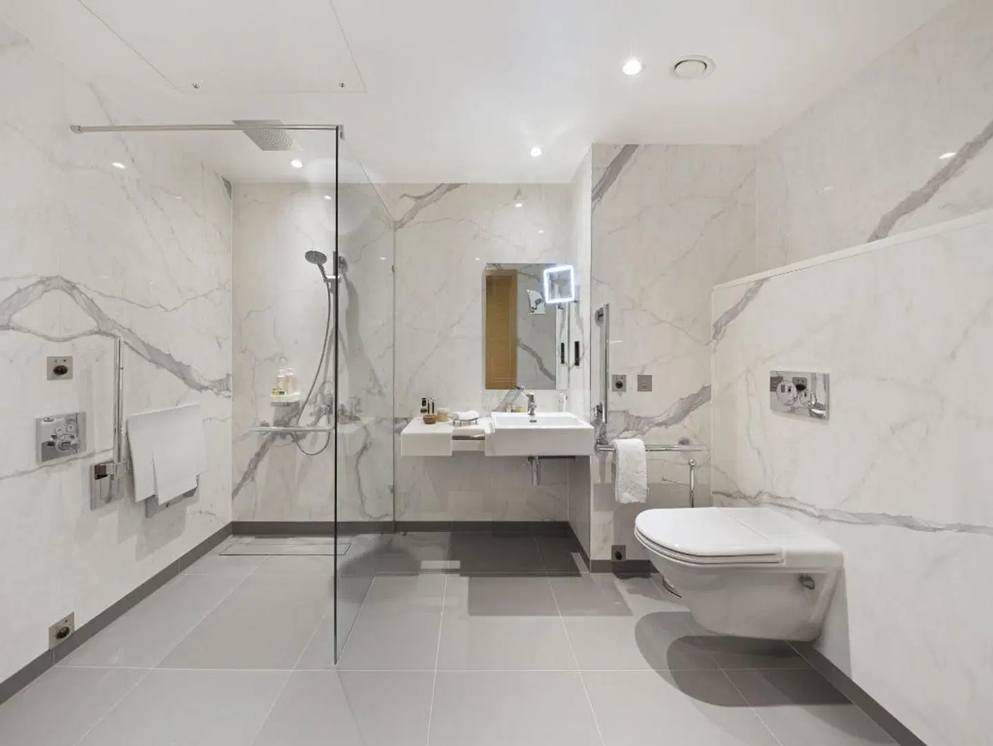 Tower Suites by Blue Orchid Hotels Badezimmer