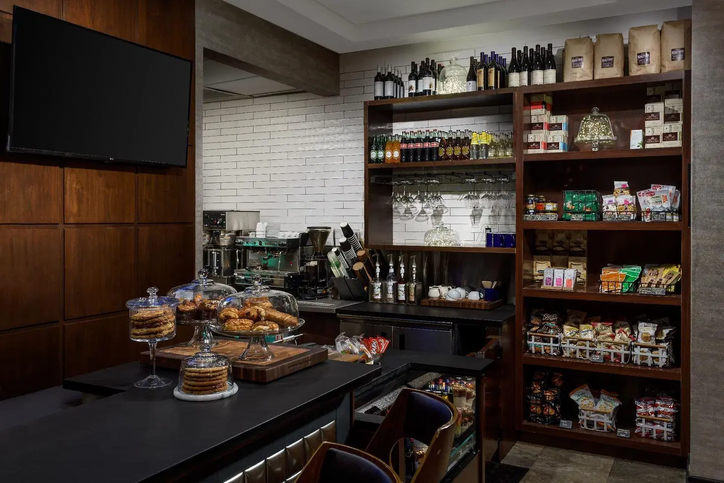 Distrikt Hotel New York City, Tapestry Collection by Hilton Bar