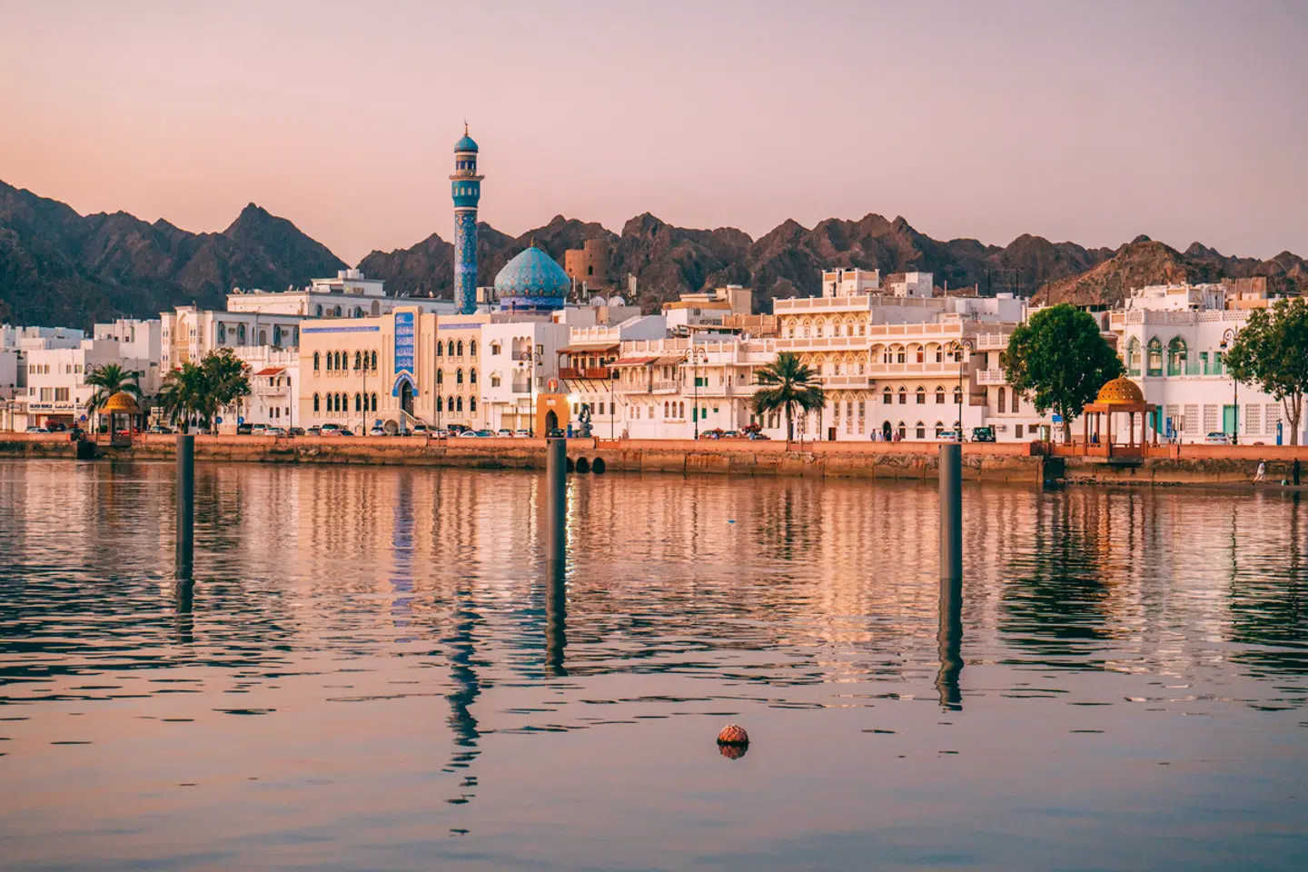 Arabische Kontraste: Unterwegs von Muscat nach Dubai LANDSCAPE